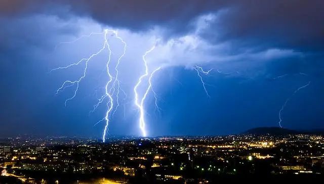 為什么雷電預警要用大氣電場儀-成長階段