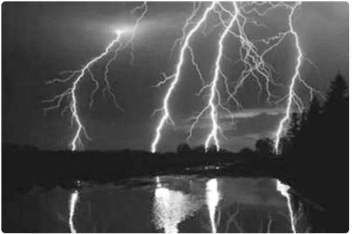 避雷針的作用是引雷還是避雷 避雷針的作用是引雷還是避雷