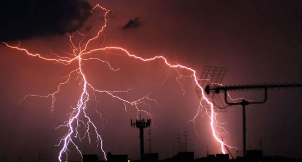 光伏儲(chǔ)能系統(tǒng)中浪涌保護(hù)器的選型 光伏儲(chǔ)能系統(tǒng)中浪涌保護(hù)器的選型